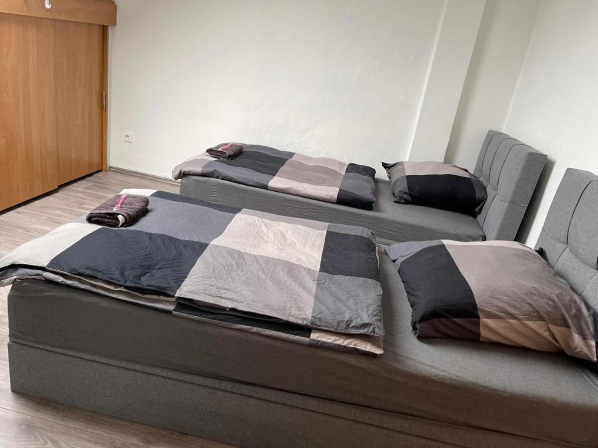 Apartment Bis Zu 8 Einzelbetten Stellplatz Wifi Essen Exterior foto